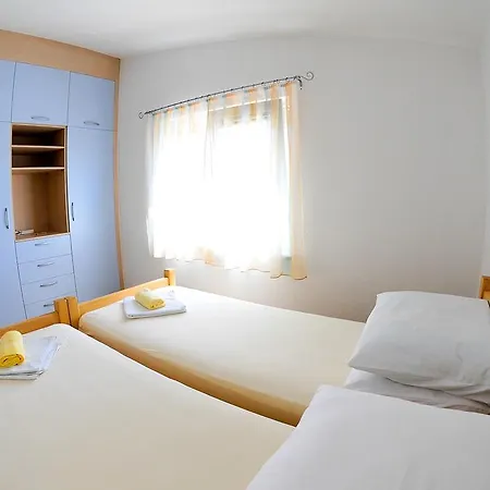 Katarina بودْسْتغانا