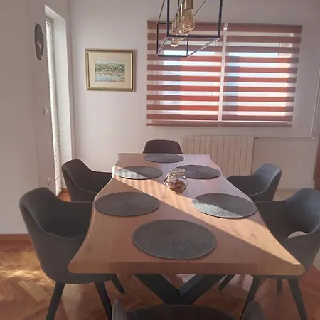 Katarina بودْسْتغانا